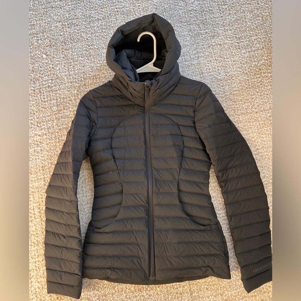 Black Lululemon puffer jacket. This is a black size 2 puffer. Brand new!!